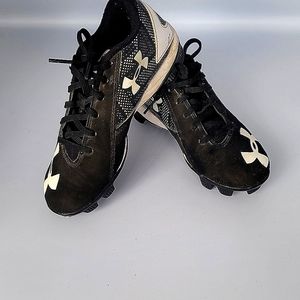 Under Armor Boys Sz 1Y Soccer Cleats